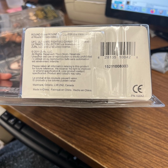 Round 5 - UFC Action Figure - Ultimate Collector DANA WHITE - Picture 2 of 3